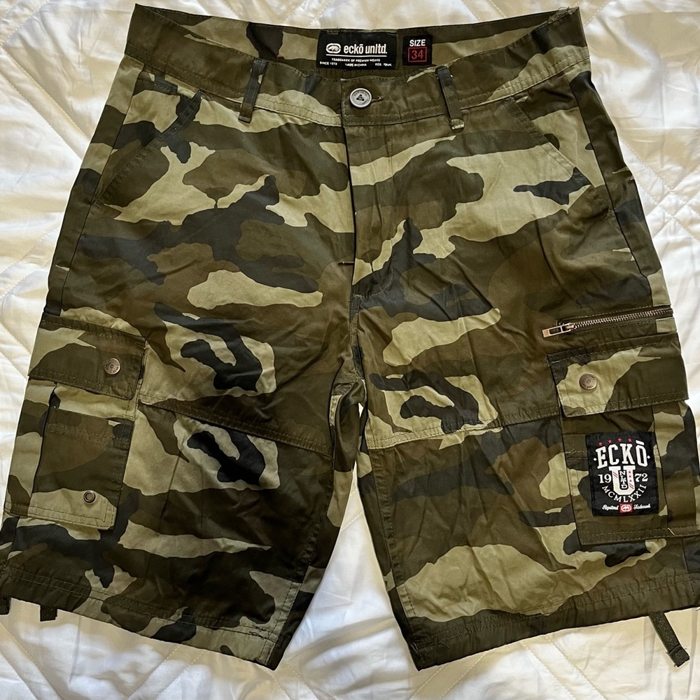 Men’s size 34 Echo Unlimited cargo shorts.